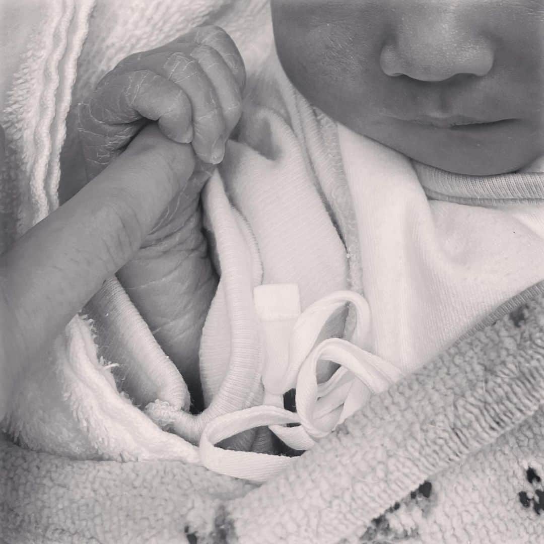 木村安梨沙のインスタグラム：「2021.10.19 13:40 51.2㎝　/　2840g　🕊🤍🤍🤍」