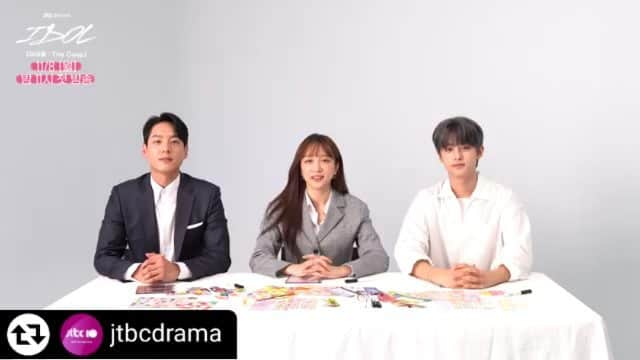 クァク・シヤンのインスタグラム：「#리그램 - @jtbcdrama by @get_regrammer ㅤ 열과 성을 다해 꾸민 소듕한 친필싸인 앨범!✨ 가장 예쁘게 꾸민 사람 투표하고 선물로 앨범 받자!  ㅤ 🎤 이벤트 기간 11월 4일 |목| - 11월 7일 |일|  ㅤ 🎤 참여 방법 ① 댓글에 앨범을 가장 예쁘게 꾸민 사람과 이유를 적고! ② @JTBCDRAMA 계정 팔로우까지✔ ㅤ 🎤 당첨자 발표 11월 10일 |수| 개별 DM 발송 예정 ㅤ 🎤 경품 - 영상 속, 코튼캔디 & 마스 & 스타피스 앨범 (3인) ㅤㅤ 🎤 주의 사항 1) 해당 이벤트는 JTBC드라마 인스타그램에서만 진행됩니다. 2) 당첨자의 경우, 기간 내 개인정보 미 회신시 당첨이 취소될 수 있습니다. 3) 부정확한 개인정보에 의해 당첨이 취소되는 경우, 경품 재발송이 불가능합니다. 4) 경품은 해외배송 불가합니다.  #곽시양 #안희연 #김민규  11월8일 저녁 11시 첫방송」