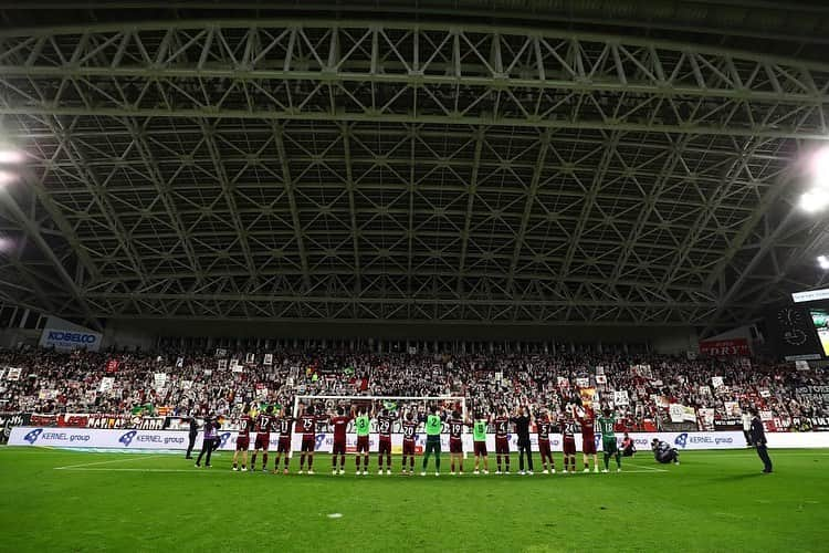 大崎玲央さんのインスタグラム写真 - (大崎玲央Instagram)「💪🏽💪🏽💪🏽 #visselkobe #ヴィッセル神戸 #トモニイコウ」11月4日 18時06分 - leo.osaki