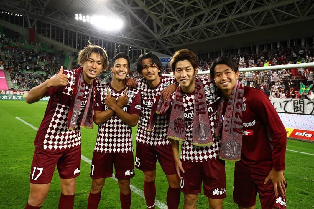 大崎玲央のインスタグラム：「💪🏽💪🏽💪🏽 #visselkobe #ヴィッセル神戸 #トモニイコウ」