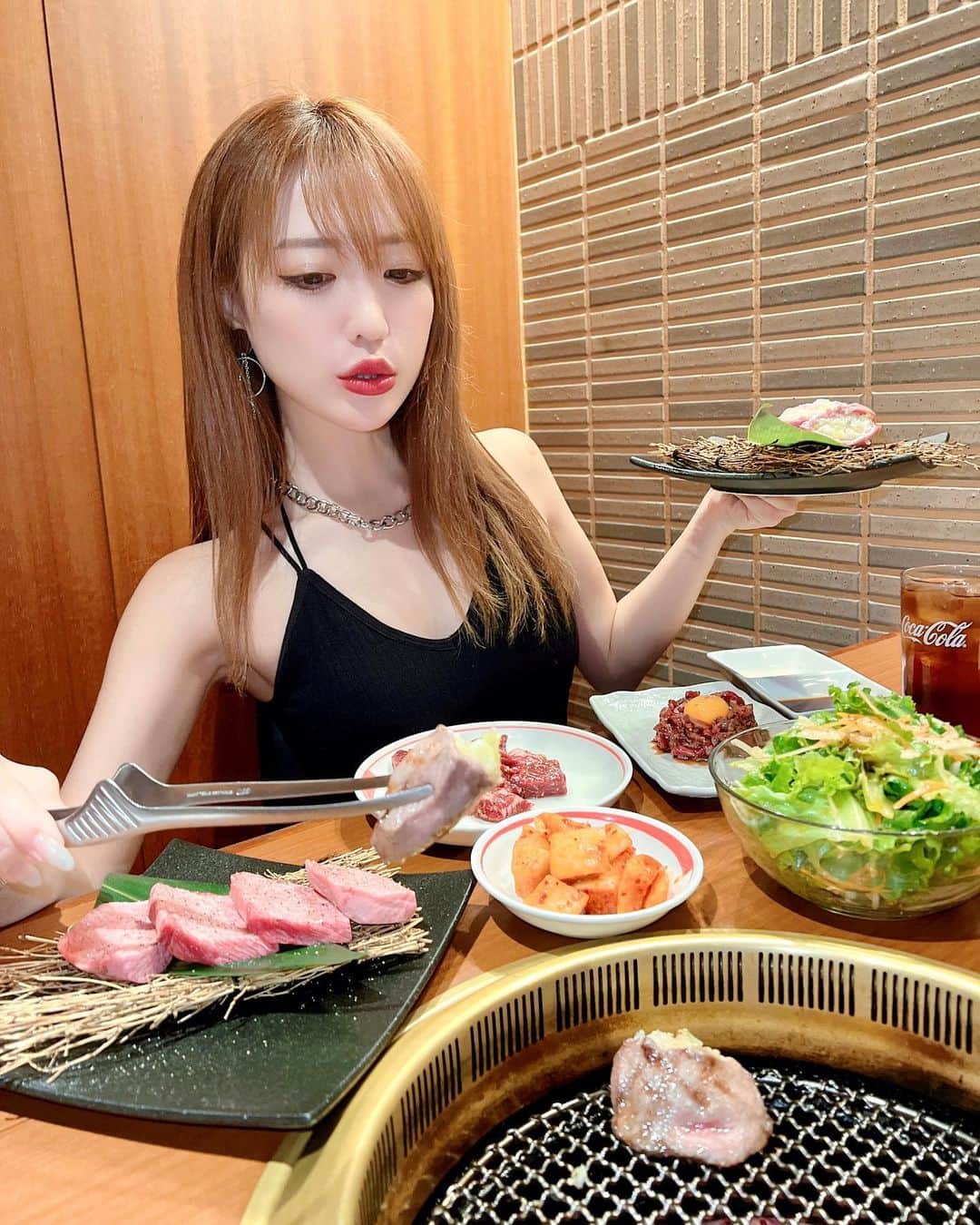 おりささんのインスタグラム写真 - (おりさInstagram)「・ 虎ノ門にある焼肉屋さん #山水縁 で夜ご飯💓 @sansuien_toranomon ・ 全部美味しいんだけど 特にオススメなのは #厚切りネギ包みタン 💓 ・ ・ キックボクシングした後 お腹ペコペコで たくさん食べちゃった🐷  ・ ・ ・ ・ #food#foodpic#dinner#yakiniku#tokyo#toranomon #東京#虎ノ門#東京グルメ#虎ノ門ディナー #夜ご飯#肉スタグラム#焼肉女子#港区焼肉#厚切り生タン塩ネギ包み焼き #焼肉 #牛タン #タン塩 #ネギタン塩#キックボクシング#グルメ女子 #グルメ旅」11月4日 19時11分 - orisa_0510