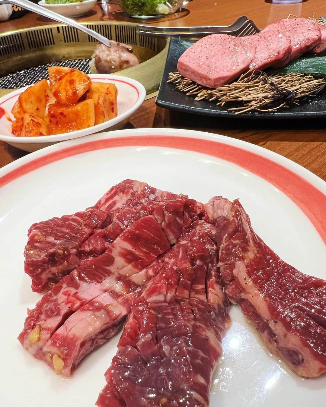 おりささんのインスタグラム写真 - (おりさInstagram)「・ 虎ノ門にある焼肉屋さん #山水縁 で夜ご飯💓 @sansuien_toranomon ・ 全部美味しいんだけど 特にオススメなのは #厚切りネギ包みタン 💓 ・ ・ キックボクシングした後 お腹ペコペコで たくさん食べちゃった🐷  ・ ・ ・ ・ #food#foodpic#dinner#yakiniku#tokyo#toranomon #東京#虎ノ門#東京グルメ#虎ノ門ディナー #夜ご飯#肉スタグラム#焼肉女子#港区焼肉#厚切り生タン塩ネギ包み焼き #焼肉 #牛タン #タン塩 #ネギタン塩#キックボクシング#グルメ女子 #グルメ旅」11月4日 19時11分 - orisa_0510