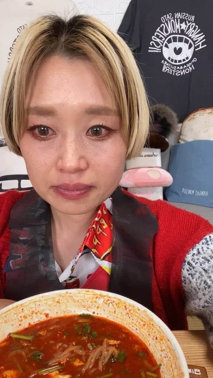 ロシアン佐藤のインスタグラム：「休憩中のライブ配信😇」