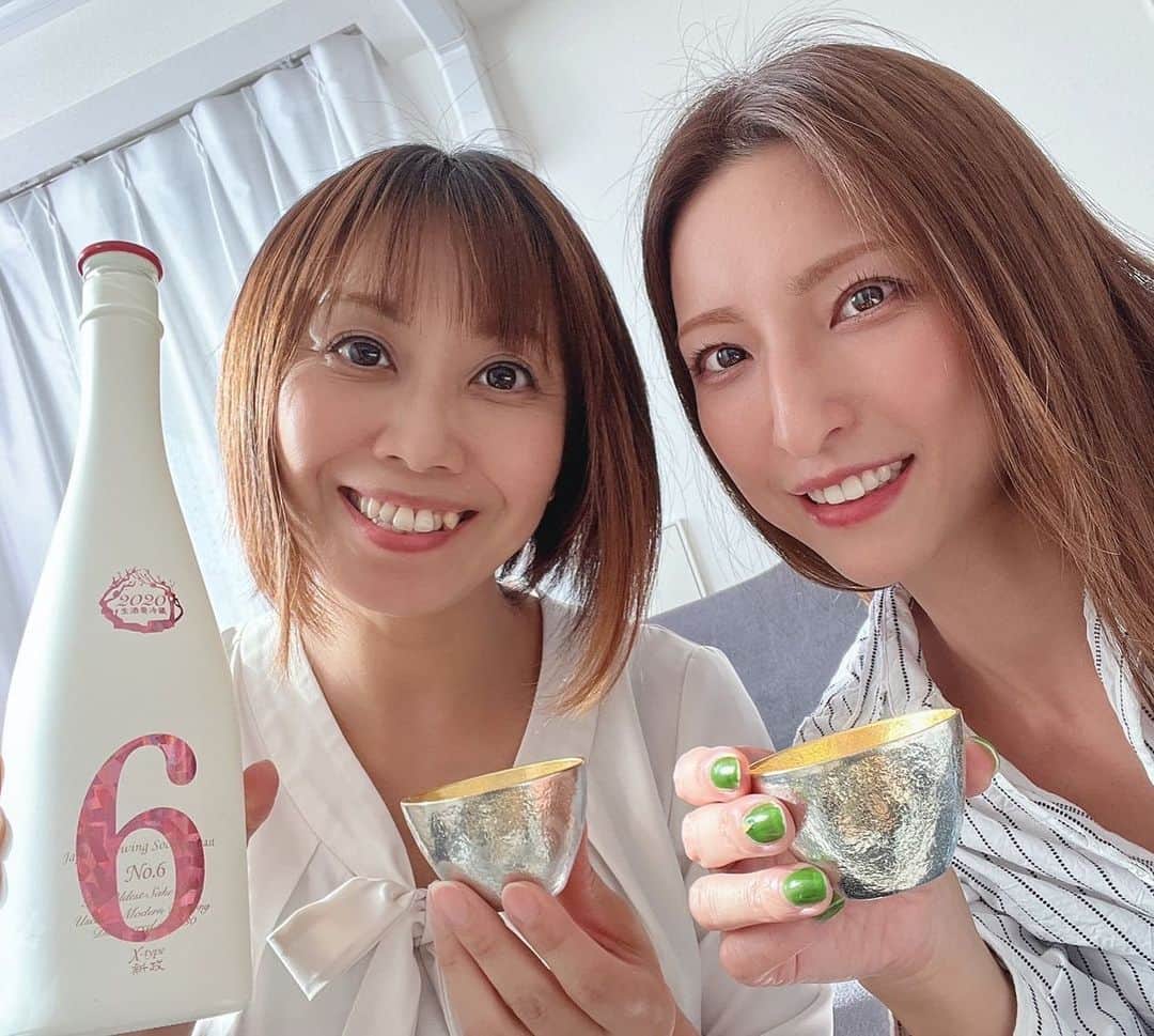 midoriyamaoのインスタグラム：「親友ちゃんちで宅飲み❤️ 大好きな日本酒を飲みながらくだらない話して酔っ払って楽しくなって訳もなく笑ってワンちゃんと戯れサイコー過ぎる休日❤️ ほんと楽しかったぁ〜😊💕 たくさん羽根を伸ばせましたぁ〜🙌 #宅飲み #楽しい時間 #日本酒 #秋田の日本酒 #2人とも秋田出身 #なぐごはいねがー 笑 #大好きな親友ちゃん」