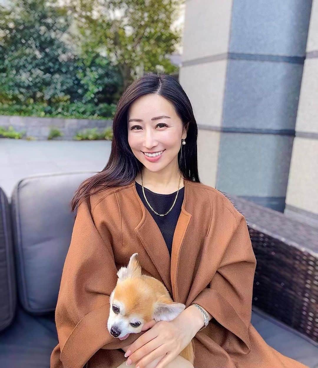 のインスタグラム：「甘えん坊が加速しているバイロン♡ . . この日つけているCHAIN NECKLACEは シンプルだけどインパクトもあって好み♡ 他のネックレスと重ね付けもしやすそう！ . necklace @gypphy #gypphy #エシカル #エシカルファッション #エシカルジュエリー #サステナブル #サステナブルファッション #ネックレス」