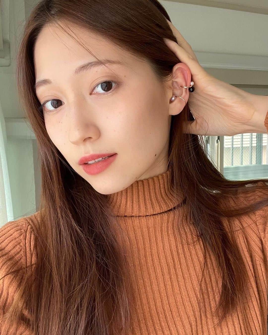 大野いとのインスタグラム：「耳赤い😵イヤーカフ、可愛ゆん。」