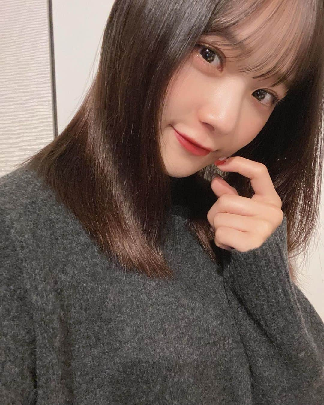 稲場愛香さんのインスタグラム写真 - (稲場愛香Instagram)「🛋 ⁡ 今日もみんなお疲れ様〜❀.*･ﾟ ⁡ ⁡ たくさん歌ったよ!!🎤 ⁡ ⁡ ユニクロでニット買った☁‪‪𓈒𓏸◌‬ ⁡ ⁡ ⁡ #juicejuice #稲場愛香 #まなかん #アイドル #idol  #ハロプロ #ユニクロ #UNIQLO #トップス #ニット  #スフレヤーンモックネックセーター 🧺 #今日は #推しの日 #らしい 🤔💕」11月4日 20時21分 - manaka_inaba.official