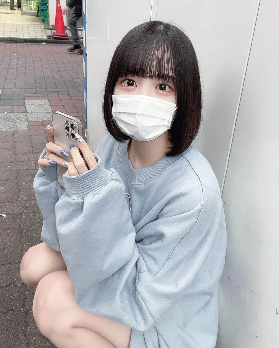 真城里帆さんのインスタグラム写真 - (真城里帆Instagram)「コンビニのおにぎりってどうやったら最後までこぼさずに食べれるんだろうっていうのが最近の悩み ． ． ． ． ． #ボブ #黒髪ボブ」11月4日 20時23分 - riho_nonfic