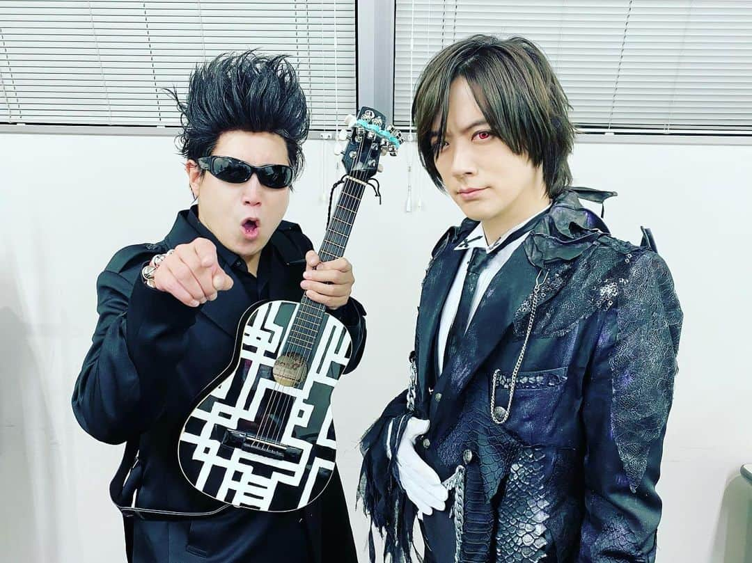 DAIGOさんのインスタグラム写真 - (DAIGOInstagram)「黒ミサで  ペレ草田と！  いつも面白いし  熱い男  来年さらにブレイクします！  ペレ草田！  #黒ミサ #ペレ草田 @pelekusada  #なぜかいつもいる #笑 #黒執事」11月4日 20時53分 - daigo_breakerz_