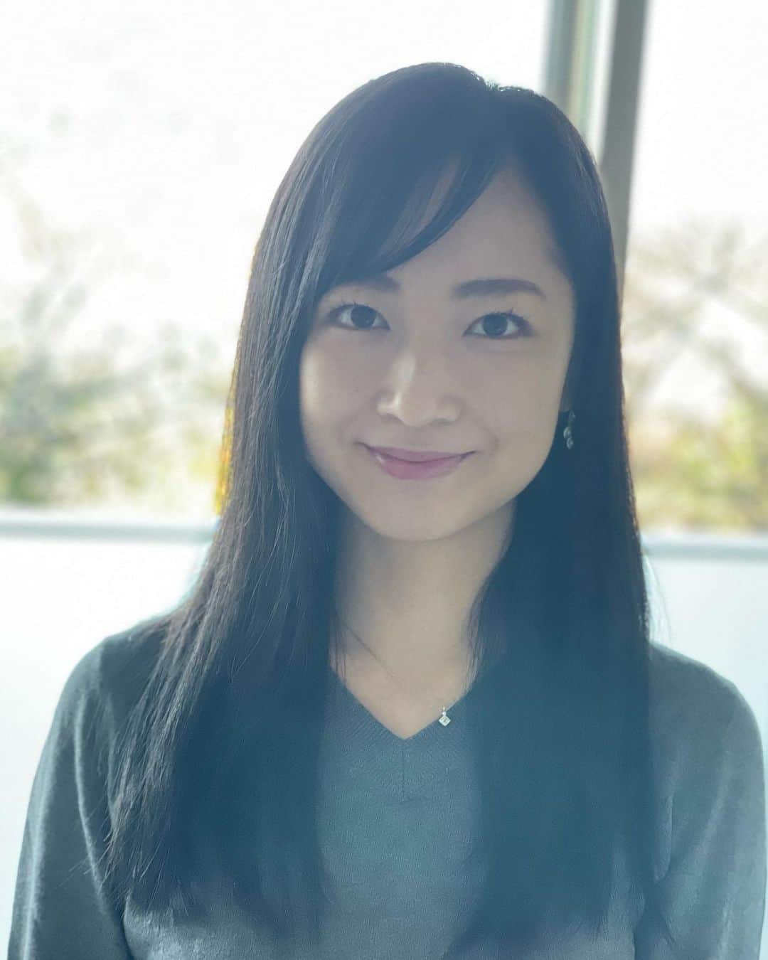 のインスタグラム：「くろーくなりました💇‍♀️💇‍♀️ ⁡ ⁡ #前髪カット#黒髪#イルミナカラー」