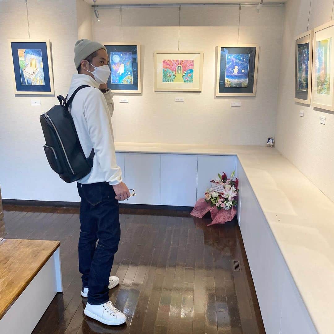 久保田利伸のインスタグラム：「個展に行って来ました🎨👩‍🎨✨  #久保田利伸  #芸術の秋」