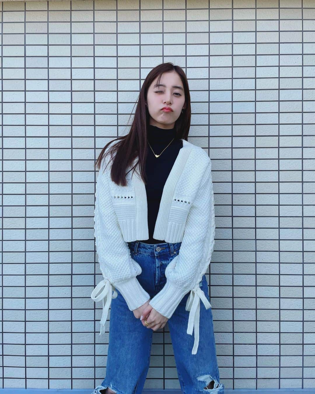 新木優子さんのインスタグラム写真 - (新木優子Instagram)「私服  knit cardigan : @snidel_official  tops : @stylings_official  necklace : @knowhowjewelry」11月4日 22時04分 - yuuuuukko_