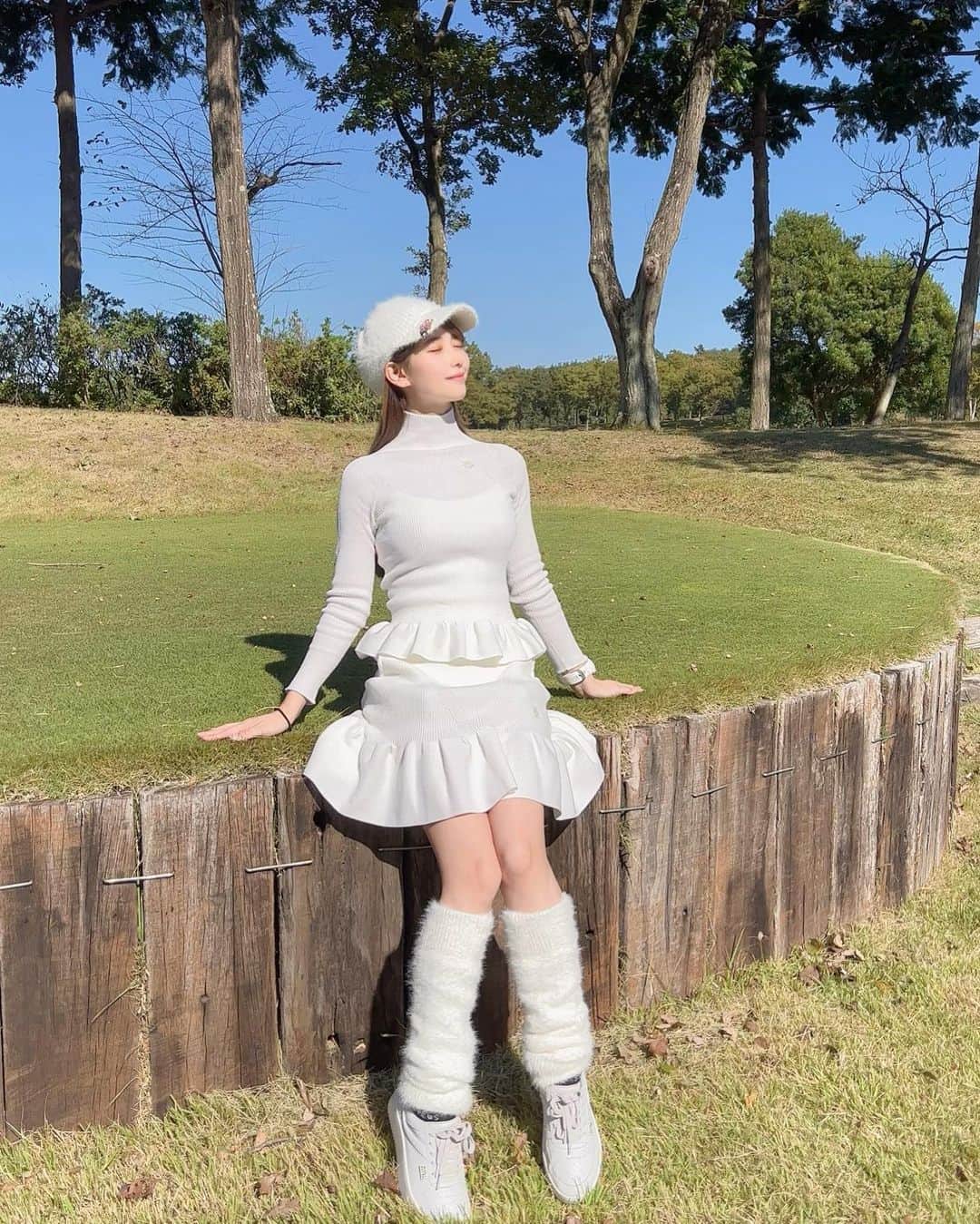 MAYUさんのインスタグラム写真 - (MAYUInstagram)「. 明日で今週も終わりだね〜🤍 今週末もゴルフの予定があるから、明日は練習しようっと🏌️‍♀️ . それにしてももう11月なんて早いな〜！🌟 あと2ヶ月で今年終わる🥺 去年の11月末にラウンドデビューしたから、もう少しで1年だ☺️⛳️ . #ゴルフ女子#ゴルフ初心者#ゴルフ#ゴルフ好き#ゴルフ好きな人と繋がりたい#ゴルフウェア#ゴルフコーデ#ゴルフファッション#ゴルフ女子コーデ#セントアンドリュース#standrews#golf#golfwear#golfswing#golfgirl#golfstagram#golflife#masterbunnyedition」11月4日 22時08分 - mayu.kina_golf