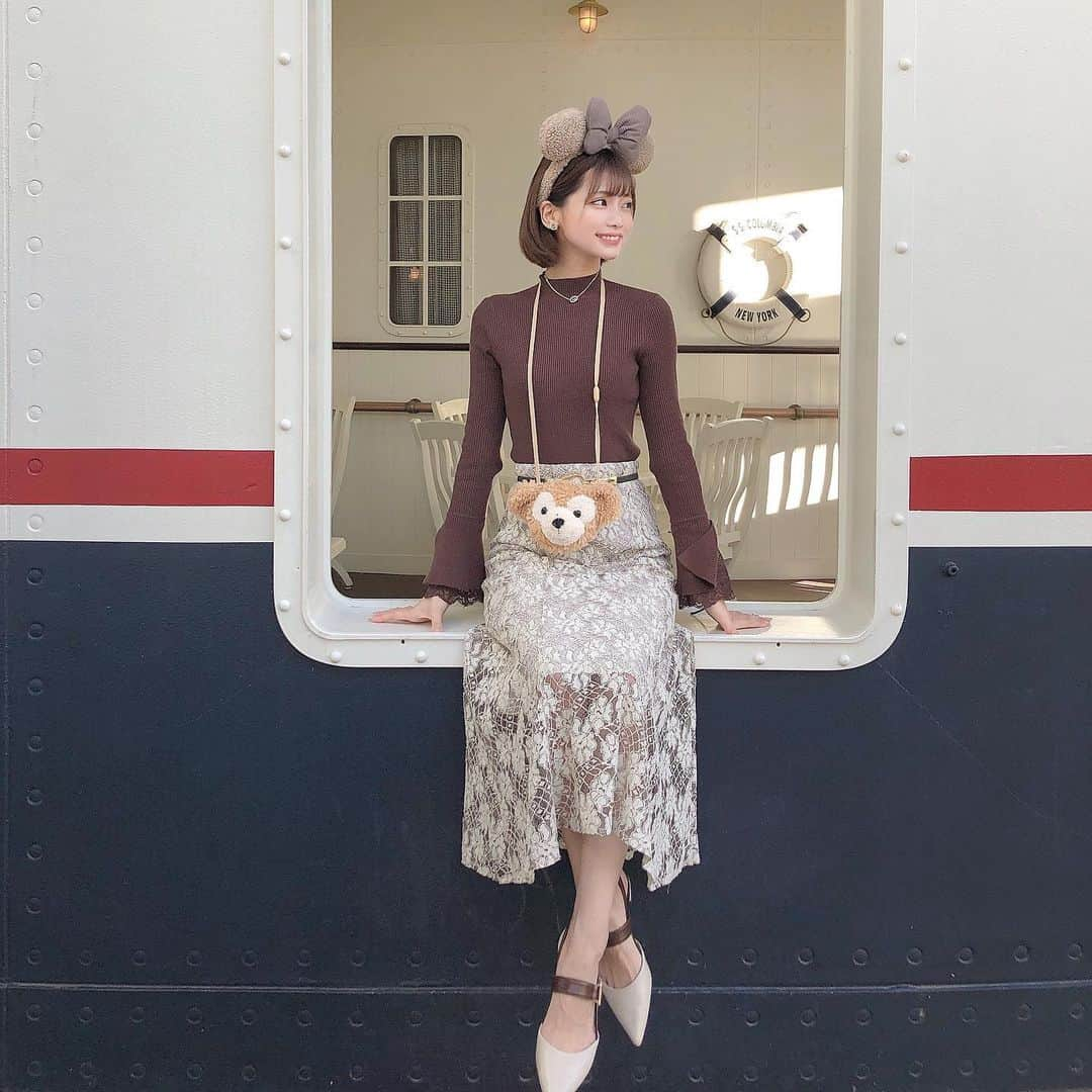 米倉みゆさんのインスタグラム写真 - (米倉みゆInstagram)「こんなフォトスポットあるの知らなかった🤭💖💖 ＳＳコロンビア号の船の中🐢 · · · · ·  · · · #東京ディズニーシー #東京ディズニーリゾート #東京ディズニー #ディズニー #ディズニーコーデ #ディズニーシー #ディズニーカチューシャ #ディズニーグッズ #ディズニー写真部 #ディズニーリゾート #ディズニー風景 #ディズニーカメラ隊 #ディズニー写真隊 #ディズニー写真 #リトルマーメイド #マーメイドラグーン #disney #disneysea #disneygram #disneyparks #disneygram #disneylove #photo #photography #photographer #photooftheday #portrait #portraitphotography #girl #dazzlin #fashion」11月4日 22時11分 - yone__miyu630