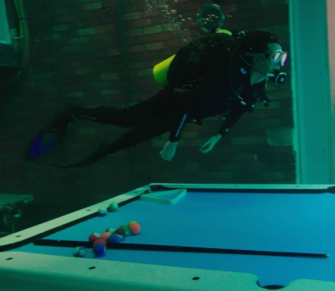 ジェームズ・フェルプスさんのインスタグラム写真 - (ジェームズ・フェルプスInstagram)「The worlds deepest diving pool,  where you can play pool,  chess, bike, your shopping (and loads more). A huge THANK YOU to everyone at @deepdivedubai for one of the best things I have ever done. @visit.dubai #blubblubblub #deepdivedubai #scubadiving #VisitDubai #underwater #hashtagforthescubaofit #mustdo 🤿」11月5日 2時20分 - jamesphelps_pictures