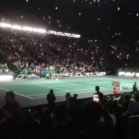 フローラン・ダバディーのインスタグラム：「Spectacular pre-match atmosphere at #parismasters2021, electric ⛈️🔥 夜の22時、満員、地元#hugogaston 登場です。最高の雰囲気🌠🌟#テニス」