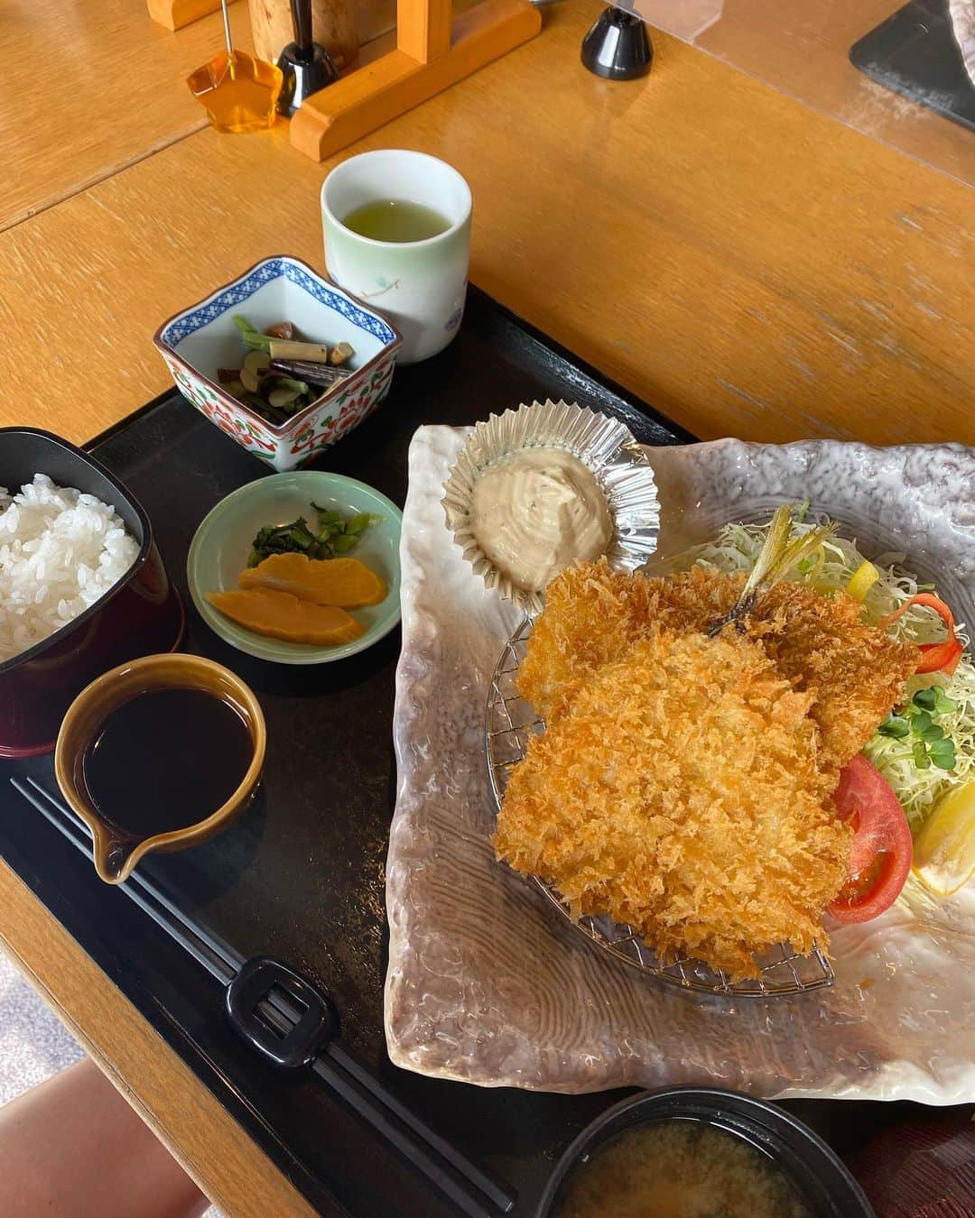 ImotoEtsuyo さんのインスタグラム写真 - (ImotoEtsuyo Instagram)「#おはようございます  先日の #golf は　#小田原湯本カントリークラブ へ。  ・ この日も 絶好のゴルフ日和 。　 半袖でラウンド出来ました。  富士山も綺麗に見えましたよ🎵 お昼ご飯の #アジフライ がサクサク 肉厚で美味しかった♡ ・  帰りには　美味しい　#鰻 を頂きました。 #友栄 さんの鰻は また今度紹介しますね。 　  ・ ・  #シャツ ・#スカート　#パーカー #ゴルフウェア 全て @loudmouth_japan_official  #ラウドマウス  #ラウドマウスコーデ  ・　 ・ #golfwear  #ウェア  #ゴルフ⛳️  #ゴルフファッション  #ゴルフコーデ  #ゴルフ女子コーデ  #golfstagram #ラウンド  #ゴルフ  #mtfuji  #fujisan  #富士山  #golfgirl  #ゴルフ女子  #ゴルフ場  #ゴルフ好き  #ゴルフ大好き  #ゴルフ好きな人と繋がりたい」11月5日 7時29分 - bisuhada