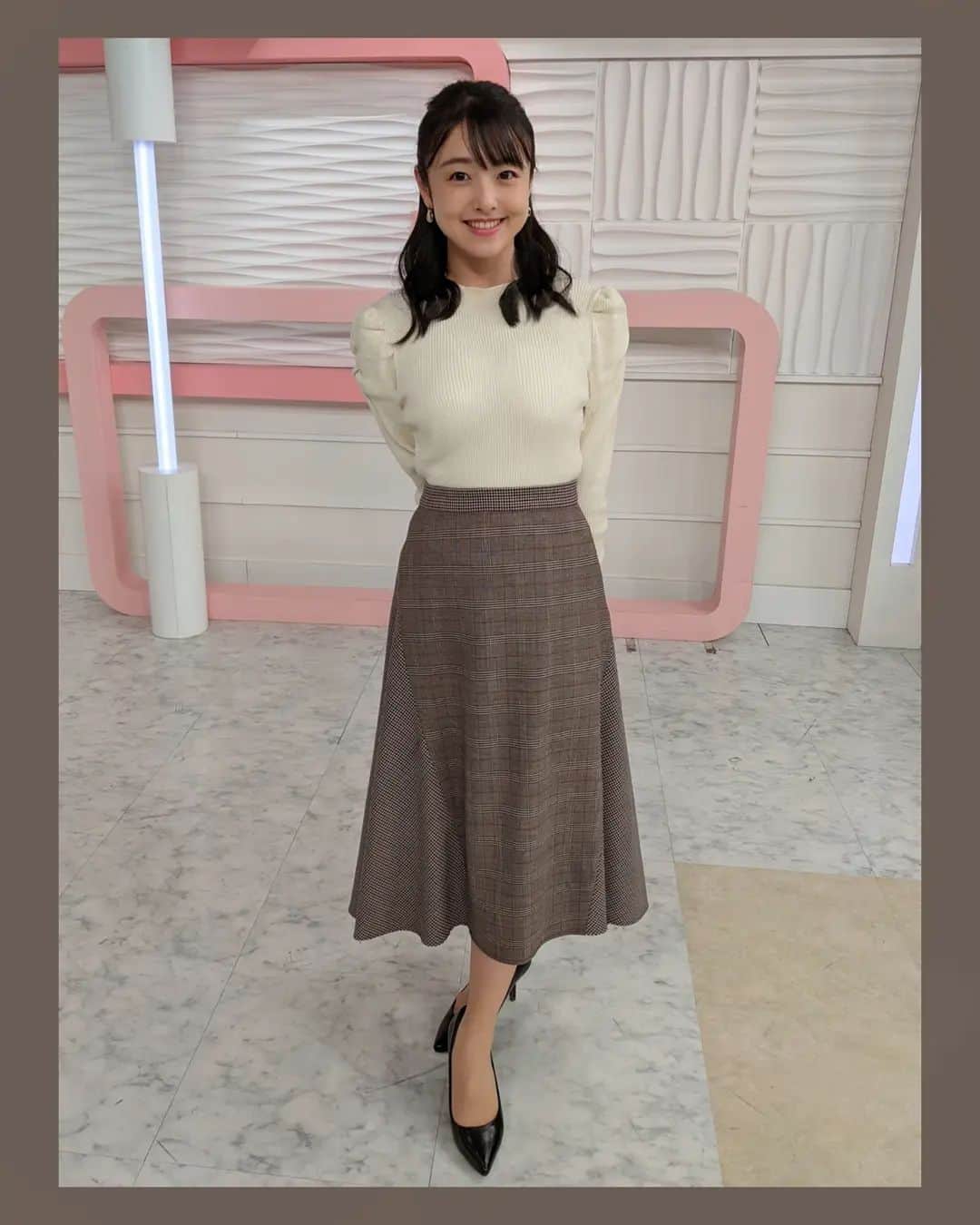 米澤かおりさんのインスタグラム写真 - (米澤かおりInstagram)「. 一週間の衣装です👗　  #smeralda  #poolstudioalivier #antissu   ･+････+････+････+････+･  これまで報道フロアにいましたが 今週に入ってスタジオに移りました📺 おはよん出演者全員が 一緒の場所からお伝えしています🙌 ソーシャルディスタンスなど 感染対策はこれまでと変わりませんが 同じ空間にいられるのが こんなにうれしいことなのかと 毎日にこにこしています💕」11月5日 17時57分 - kaoriina67