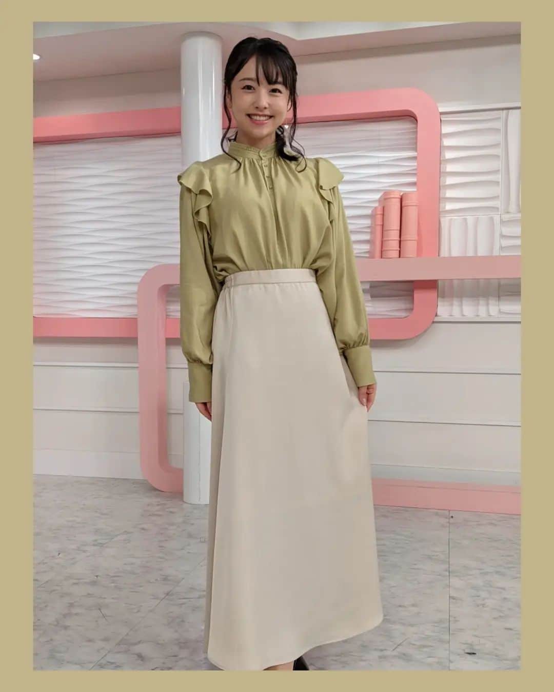 米澤かおりさんのインスタグラム写真 - (米澤かおりInstagram)「. 一週間の衣装です👗　  #smeralda  #poolstudioalivier #antissu   ･+････+････+････+････+･  これまで報道フロアにいましたが 今週に入ってスタジオに移りました📺 おはよん出演者全員が 一緒の場所からお伝えしています🙌 ソーシャルディスタンスなど 感染対策はこれまでと変わりませんが 同じ空間にいられるのが こんなにうれしいことなのかと 毎日にこにこしています💕」11月5日 17時57分 - kaoriina67