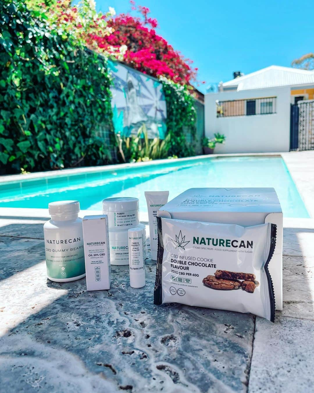 さんのインスタグラム写真 - (Instagram)「Big love and gratitude to @naturecan_australia @naturecanofficial for the amazing array of #CBDoil products 🌿 helping my aching broken toe and frozen shoulder 👏 and I love that they are vegan too 🙏  #cbd #cbdhealth #naturecan #natureheals #vegan #plantbased #lifestyle」11月5日 18時10分 - gypsylovinlight