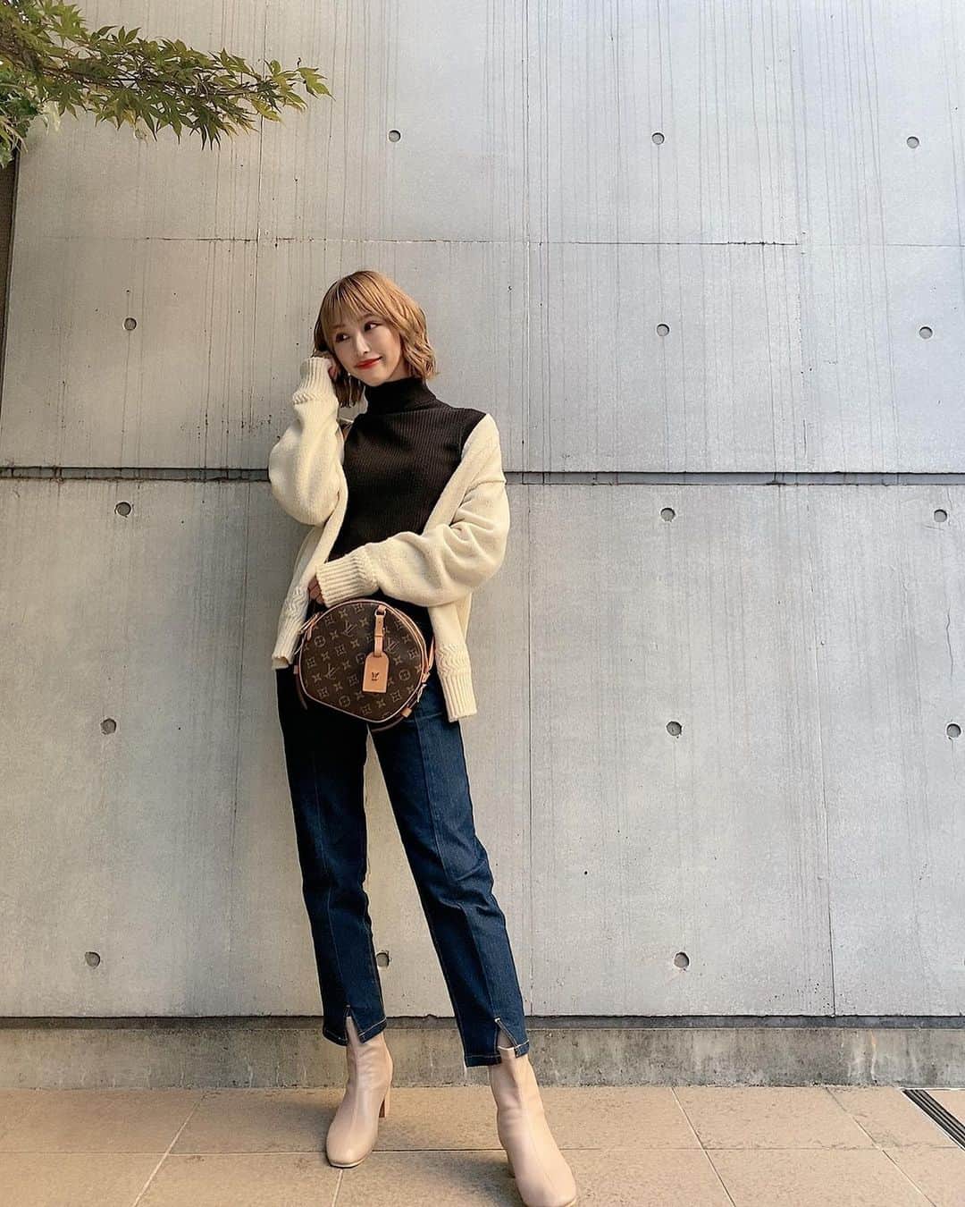 一ノ瀬恋のインスタグラム：「久々に👖❣️ 🧥 @fray_id  👕 @gu_for_all_  👖 @reedit_official  👢 @grl_official   👜 @louisvuitton   #fashion  #cood #coodinate  #30代ファッション  #30代コーデ  #ショートカット #ショートボブ #ボブヘアー  #イエベ春 #骨格ウェーブ #アクティブキュート #令和2年ベビー #男の子のママ  #フレイアイディー  #gu #リエディ #grl #グレイル #louisvuitton」