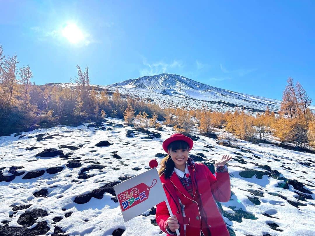 渡邊渚さんのインスタグラム写真 - (渡邊渚Instagram)「明日のもしもツアーズは『今が見頃！紅葉の絶景ハイキング🍁富士山五合目ツアー』  紅葉が今まさに見頃の富士山五合目でハイキングしてきました！ 雪と紅葉そして空の青、とっても美しい景色が広がっていて、ワクワクが止まりませんでした！ 身体をあまり動かしていなかったので途中断念したくもなりましたが、あまりの絶景に見惚れてあっという間でした✨ ぜひご覧ください！  #富士山五合目#富士山#ハイキング#紅葉#カラマツ#雪#もしもツアーズ#もしツア#カレー#ほうとう#グルメ」11月5日 18時45分 - watanabenagisa_