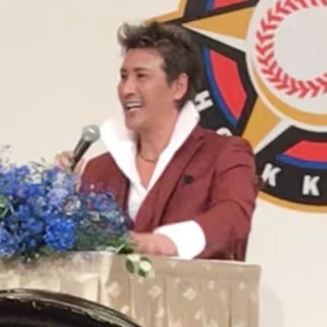 山下しげのりのインスタグラム：「新庄剛志さんの監督就任会見の取材に行かせてもらいました！　新庄さんらしいオモロー会見でした！　#新庄剛志　#集英社　#スポルディーバ　ありがとうございました！」