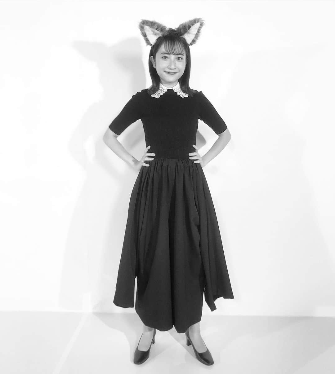 日比麻音子のインスタグラム：「はじまった！ オオカミ少年の金曜日！  最近、気が付いたんですが。 わたし毎回、 ひとりハロウィーン🐺  この写真、 なんでこのポーズをしたのかは謎です。 ドヤ顔日比オオカミ。笑  #オオカミ少年 #金曜日はオオカミの日 #🐺 #ハロウィーン は終わりました。 #がおー ってイメージ？」