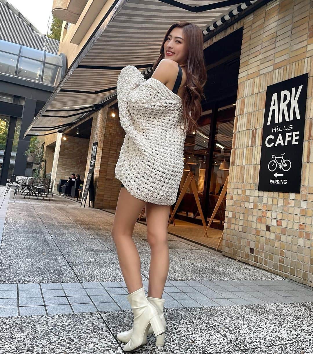 MIYABIのインスタグラム：「おはよう御座います🌞  天気良いと、なんだか幸せな気持ちになるよねっ☺️🌼 HAPPY💕💕💕  今夜はYouTube出てるからチェックしてね💕  1日頑張りましょ〜😘✨」