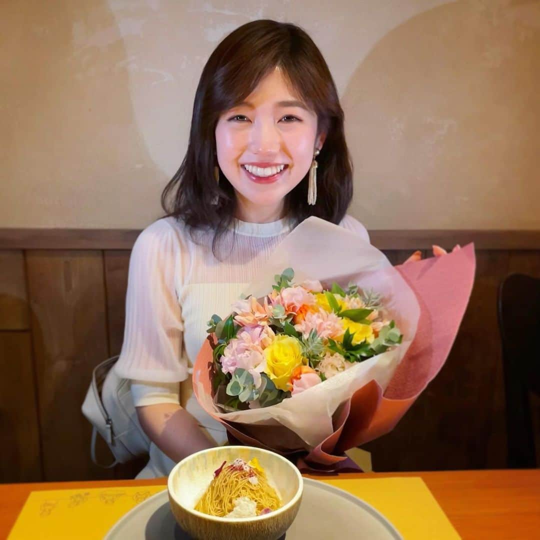 高橋幸のインスタグラム：「友人が誕生日祝いをしてくれました✨ 服の色がオセロになりたい気分でしたが久しぶりにおしゃべりできて楽しかったです🤍🖤　#birthdaydinner #ありがとう」