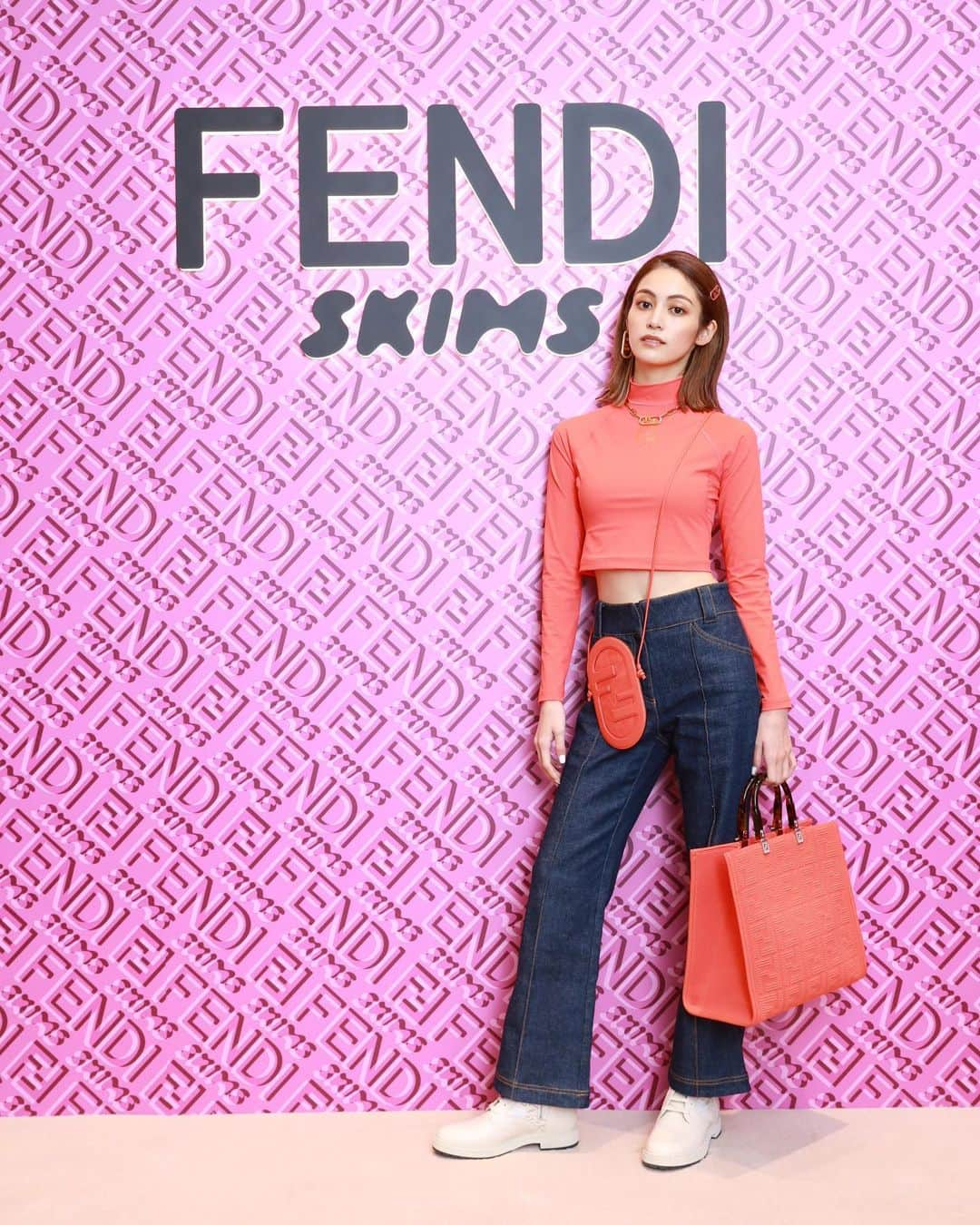 楓さんのインスタグラム写真 - (楓Instagram)「渋谷PARCOで開催中の FENDI×SKIMSのポップアップストアに 行ってきました🧡  最近気になっていた SKIMSとのコラボアイテム とても可愛かったなぁ。 ちなみに私はボディースーツを ゲットしました🌹  カラフルで素敵なアイテムに囲まれて ワクワクする空間でした✨  @fendi @skims #FENDIxSKIMS #FENDI」11月5日 13時38分 - kaede_