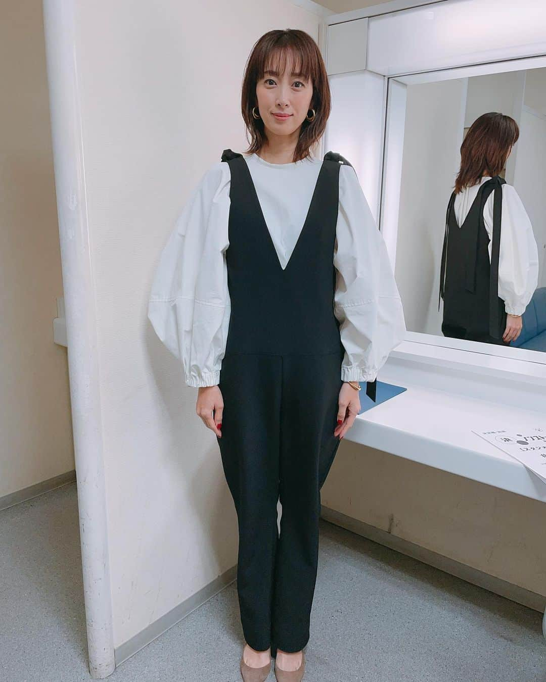 坂下千里子さんのインスタグラム写真 - (坂下千里子Instagram)「今日の会議は、16時から。それまでちょっとコーヒータイム。。 . . . #妄想 #妄想ストーリー #エアー #コーヒー #妄想ol #また #バカやってる  . .」11月5日 14時55分 - chiriko_sakashita_official