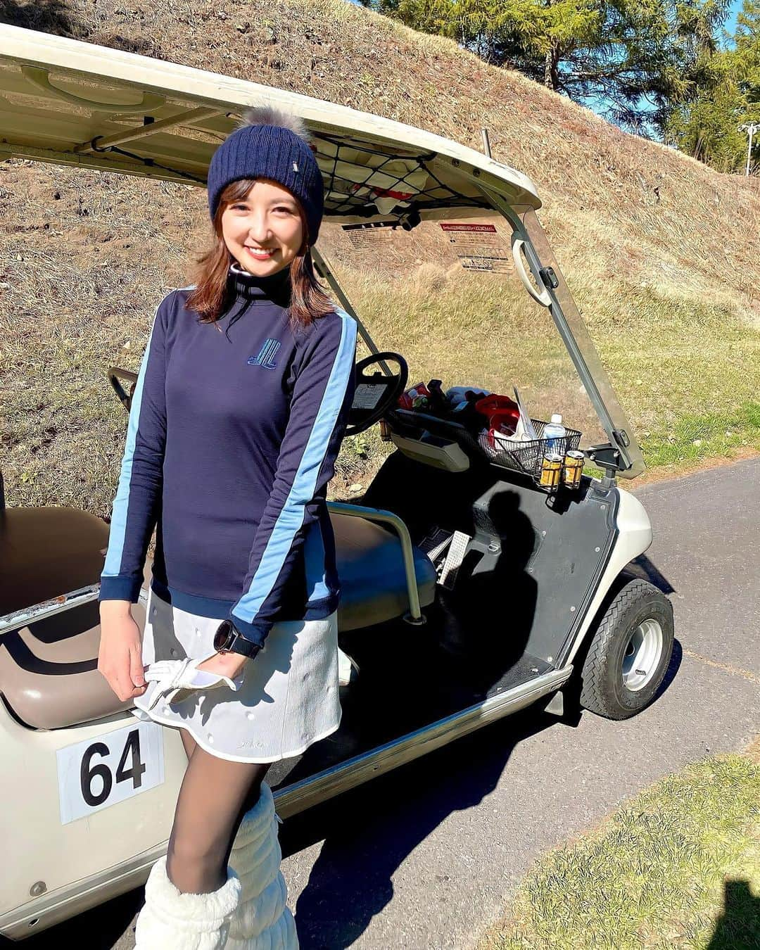 ガランダサーさんのインスタグラム写真 - (ガランダサーInstagram)「⁡ 軽井沢へ女子旅ゴルフ🏌️‍♀️🍁 ⁡ 夏に予約したから、 涼しいところでゴルフできる〜♩ ってウキウキだったけど、 10月末の軽井沢極寒すぎた⛄️ ⁡ 一足お先に真冬ゴルフを味わってきましたとさ🤣❄️ ⁡ ❤︎ニット帽 @lanvin_sport_official  ⁡ ❤︎トップス @lanvin_sport_official  ⁡ ❤︎スカート @srixonbydescente」11月5日 15時01分 - garanda_golf