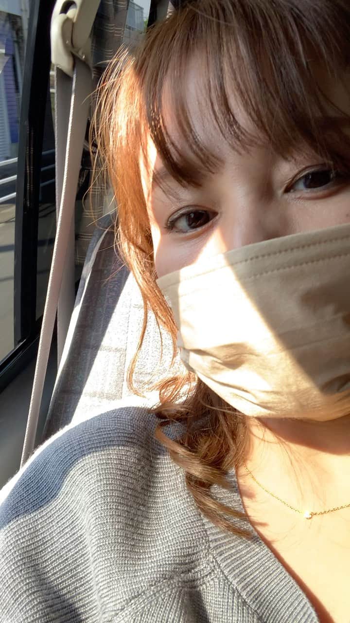 中澤裕子のインスタグラム：「・・  ロケ日和です。 お天気が良くてなにより。  起きてから１２時間経ってる❗️ 早い🤣  #移動中 #つぎはどこかな」