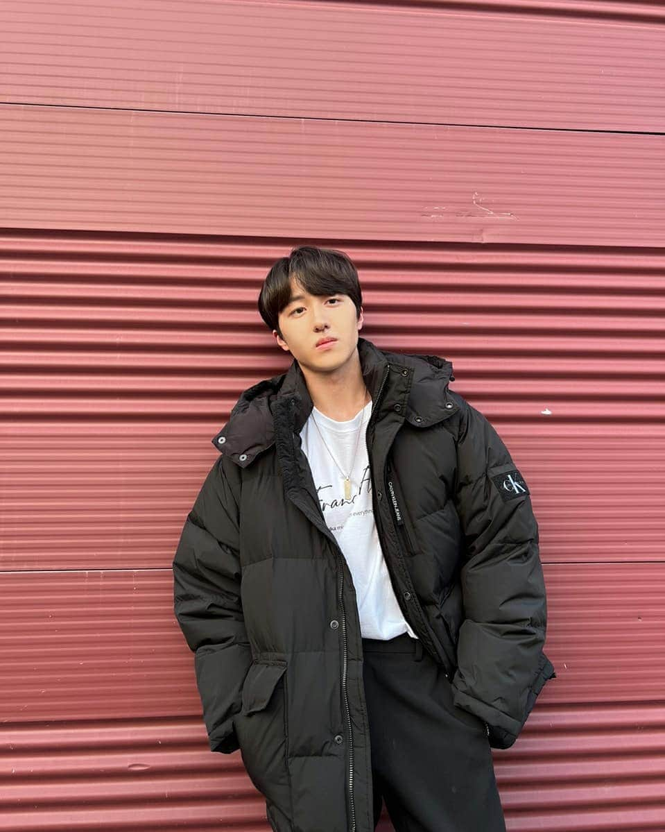 カン・チャニ（SF9）さんのインスタグラム写真 - (カン・チャニ（SF9）Instagram)「#광고 #mycalvins #캘빈클라인진 #ck패딩 #캘빈클라인패딩」11月5日 16時46分 - c_chani_i