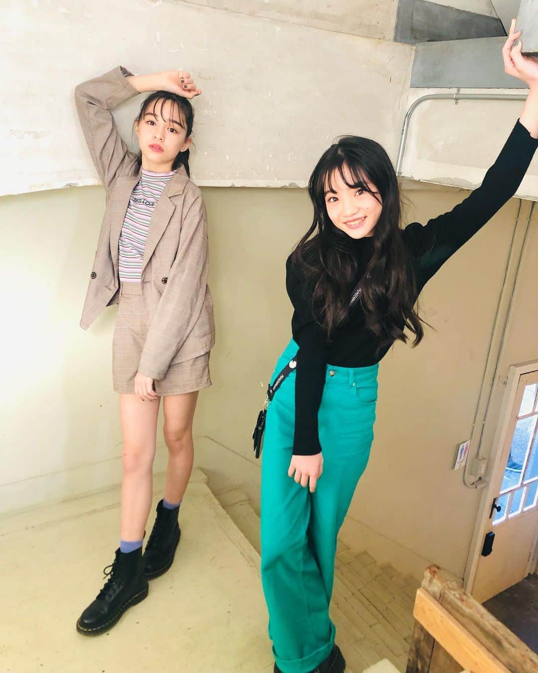 ニコ☆プチのインスタグラム：「🌟  はっぴーはっぴー🤗🤗 な小6ふたり😘😘  私服です🦦✨  #星名ハルハ #星乃あんな  #星コンビ」