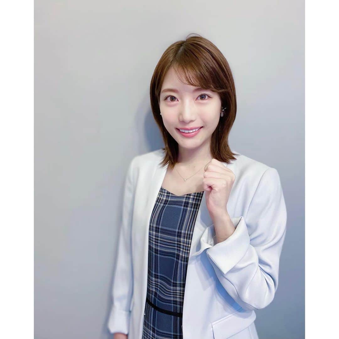 竹俣紅のインスタグラム：「💡 あす 11月6日(土) 16:00〜17:30 『人生逆転クイズ』が放送されます！ クイズといいますか、入試といいますか、ドキュメンタリーといいますか… いまだかつてない、新しいタイプの番組です。 初の試みということで、ご覧くださった方は、よろしければご感想を教えてください☺️ ⁡ 2枚目は、久しぶりにご一緒させていただいた三浦奈保子さんと✨ ⁡ 【MC】 伊沢拓司さん 【知の巨人チーム】 宇治原史規さん・三浦奈保子さん・竹俣 紅(フジテレビアナウンサー)　 【人生逆転チーム】 夢や生活のために賞金100万円を獲得し、人生を逆転したいという4人の皆さん ⁡ #人生逆転クイズ #フジテレビ」