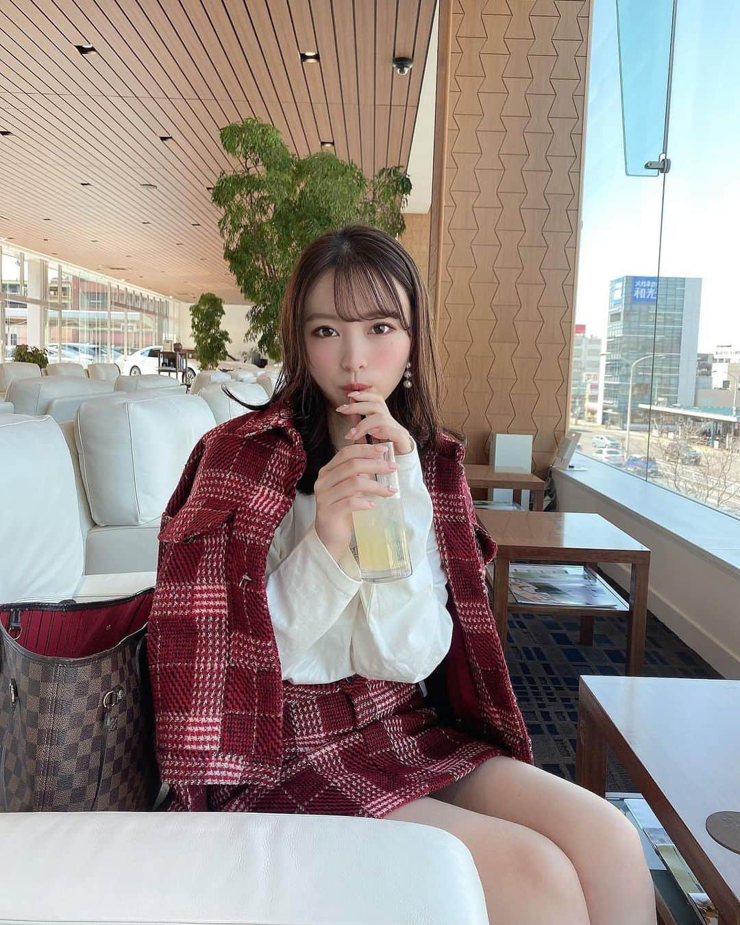 美女美容事情さんのインスタグラム写真 - (美女美容事情Instagram)「《清楚系美女×ジュース💖🍹》⠀ *⁠⠀ 今回ご紹介させて頂きますのは!!👀❤︎⁠⠀⠀ 清里千聖さん< @chiseikiyosato >の素敵なお写真📸⁠⠀⁠⠀⁠⠀⁠⠀ *⁠⠀⁠⠀⁠⠀⁠⠀⠀ かわいすぎる清楚系女子✨✨⠀ ジュースを飲んでる姿がたまらんです☺️💘⠀ *⠀⁠⠀⁠⠀⁠⠀⁠⠀⠀ 清里千聖さん< @chiseikiyosato > ⁠⠀⁠⠀⁠⠀⁠⠀⠀ 素敵な投稿ありがとうございました☺️📸✨⠀ *⠀⁠⠀⁠⠀⁠⠀⁠⠀⠀ 清里千聖さんのアカウントには他にも素晴らしい投稿が沢山ありますので是非覗いてみてくださいね💁‍♀️💙⁠⠀⁠⠀⁠⠀⁠⠀⠀ *⠀⁠⠀⁠⠀⁠⠀⁠⠀⠀ △▼△▼△▼△▼△▼△▼△▼△▼△▼ ⁠⠀⁠⠀⁠⠀⠀ ❤🧡💛「美女美容事情」💚💙💜⠀⠀⠀⠀⠀⠀⠀⠀⠀⠀⠀⠀⠀⠀⁠⠀⁠⠀⁠⠀⁠⠀⁠⠀⠀ 👇掲載ご希望の方は👇⠀⠀⠀⠀⠀⠀⠀⠀⠀⠀⠀⠀⠀⠀⠀⁠⠀⁠⠀⁠⠀⁠⠀⁠⠀⠀ @b_b_j.jタグ付けと🖤 #ビジョビ ⁠⠀⠀ 🖤タグ付けお願いします✨⠀⠀⠀⠀⠀⠀⠀⠀⠀⠀⠀⠀⠀⠀⠀⁠⠀⁠⠀⁠⠀⁠⠀⁠⠀⠀ △▼△▼△▼△▼△▼△▼△▼△▼△▼ ⁠⠀⁠⠀ #japan#japanesegirl#japanlife#소통해요#setup#applejuice#소통환영#소통그램#igers#粉我#漂亮#뷰티스타그램#radio#dj#데일리룩#instagood#nagoya#星ヶ丘#일상스타그램#skirtlove #photooftheday #japanlife」11月5日 17時29分 - b_b_j.j