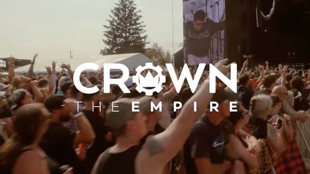 アンドリュー・ヴェラスケスのインスタグラム：「TOUR STARTS NEXT WEEK! Which date are you coming to?! Get your tickets at http://crowntheempire.net/tour」