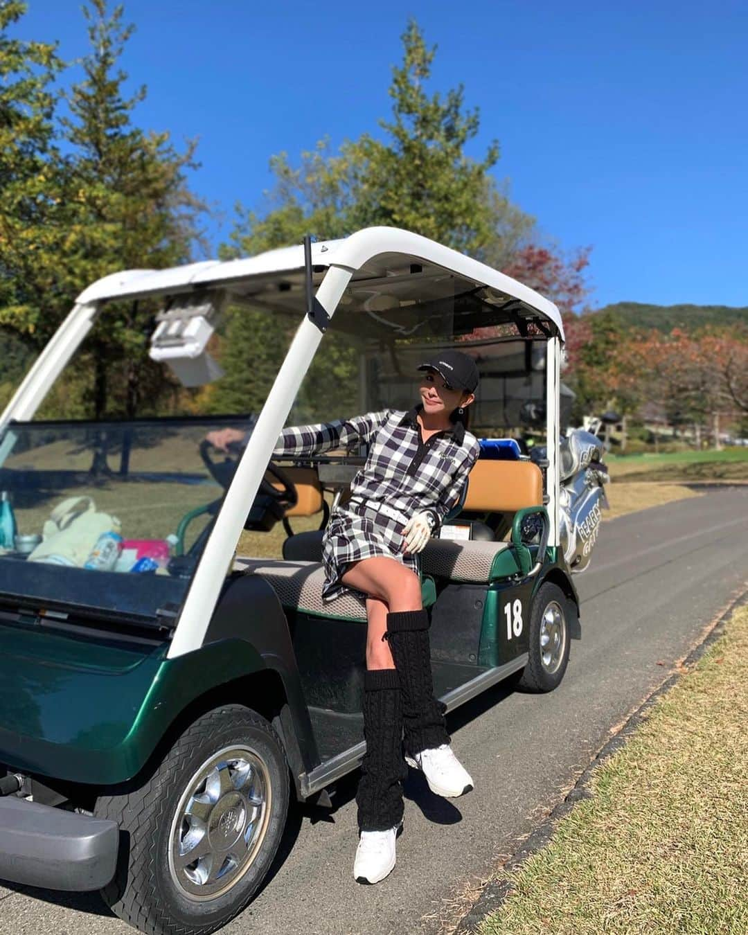 山崎みどりさんのインスタグラム写真 - (山崎みどりInstagram)「紅葉🍁ゴルフ🏌️‍♀️  スコアはさておき 景色最高🍁🌲🤩✨  楽しかった♪  ────────────────────────── #ゴルフ女子 #ゴルフ#ゴルフスウィング#ゴルフコーデ #紅葉#golf#golfwear #golfswing #🏌️‍♀️#⛳️#ゴルフスイング動画 #ゴルフ上手くなりたい #四季#秋#秋ゴルフ#紅葉綺麗  #太平洋クラブ #太平洋クラブ佐野ヒルクレスト」11月5日 19時25分 - midori_yamasaki_