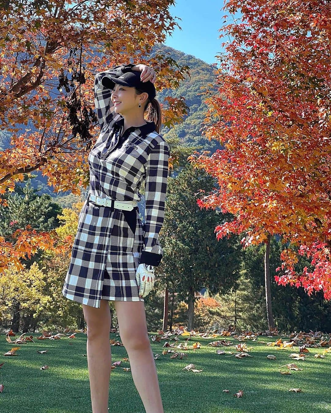 山崎みどりさんのインスタグラム写真 - (山崎みどりInstagram)「紅葉🍁ゴルフ🏌️‍♀️  スコアはさておき 景色最高🍁🌲🤩✨  楽しかった♪  ────────────────────────── #ゴルフ女子 #ゴルフ#ゴルフスウィング#ゴルフコーデ #紅葉#golf#golfwear #golfswing #🏌️‍♀️#⛳️#ゴルフスイング動画 #ゴルフ上手くなりたい #四季#秋#秋ゴルフ#紅葉綺麗  #太平洋クラブ #太平洋クラブ佐野ヒルクレスト」11月5日 19時25分 - midori_yamasaki_