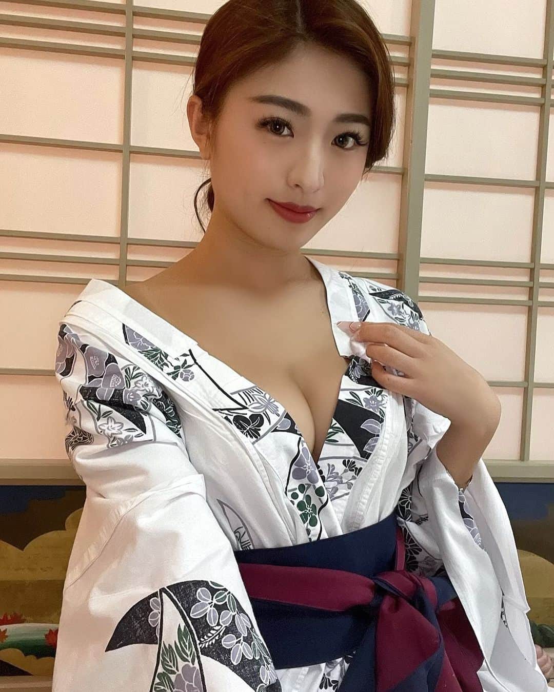 MIYABIのインスタグラム：「⚡️CYBERJAPAN DANCERS 公式 YouTube ⚡️  今回は、温泉で出される大名膳の豪華な夕食を掛けて山手線ゲーム✨に挑戦しました😋  さぁ誰が、ご飯抜きになるのでしょうか🤭  YouTubeの方にもコメントたくさんお待ちしております💕🙇‍♀️  ▶️ https://youtu.be/F3osKDeO6TY」