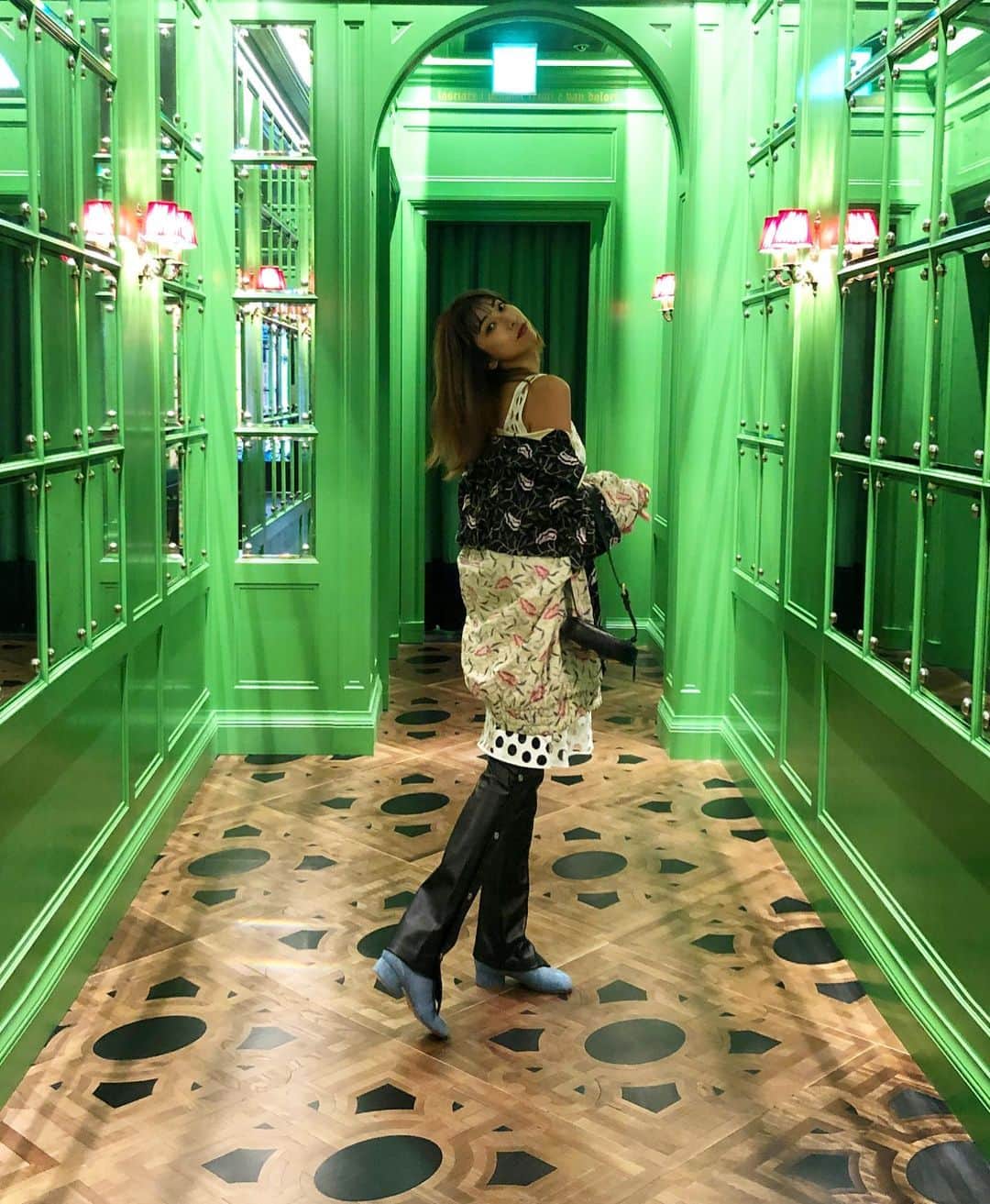 のインスタグラム：「🌷  ごはんもお皿も空間もアートだった！  #gucciosteria」