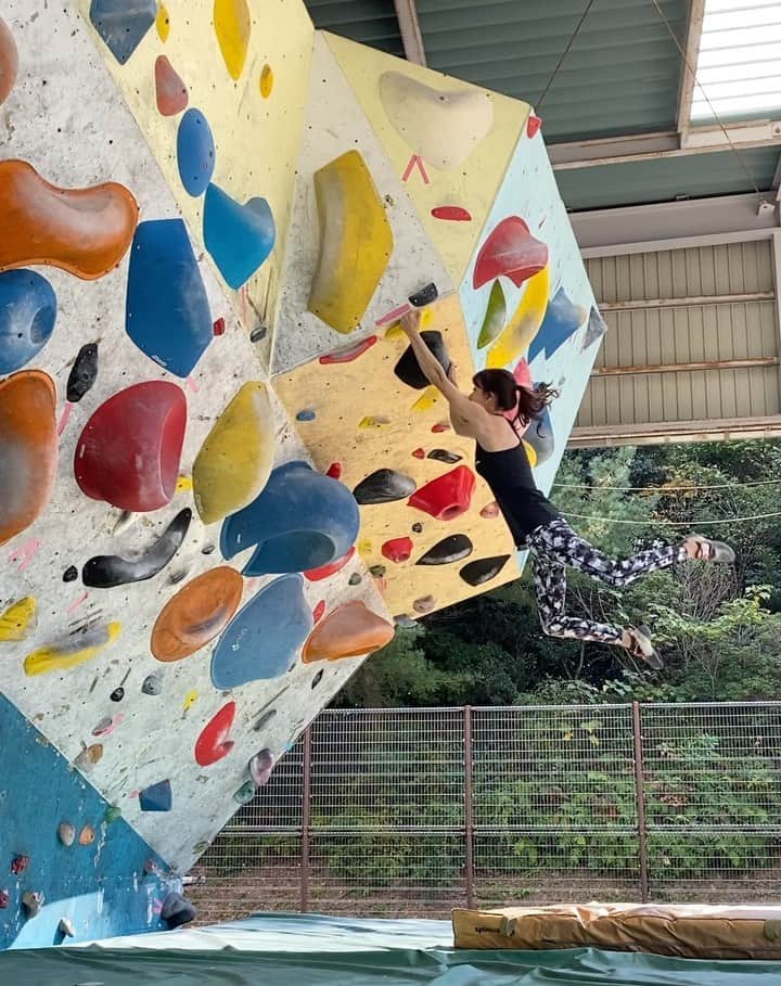 大田理裟のインスタグラム：「ボルダーするたびに筋肉痛😛💥 ⁡ #クライミング #ボルダリング #climbing #bouldering #sportclimbing #lead #スポーツクライミング #sports #climbinglife #training #トレーニング」