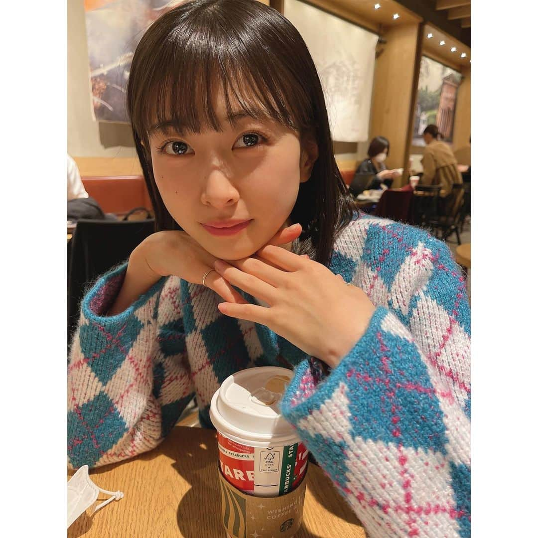 松岡はなのインスタグラム：「冬のスタバが1番好き！❤︎☕️🧵」