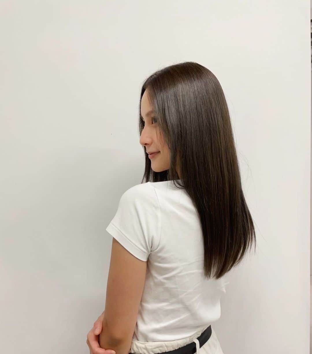 小屋春菜のインスタグラム：「カラーほぼお任せだったけどすんごく綺麗な色になった☺️☺️ トリートメントもサラサラトゥルン♡ 今回もありがとー😘 @naka0523」