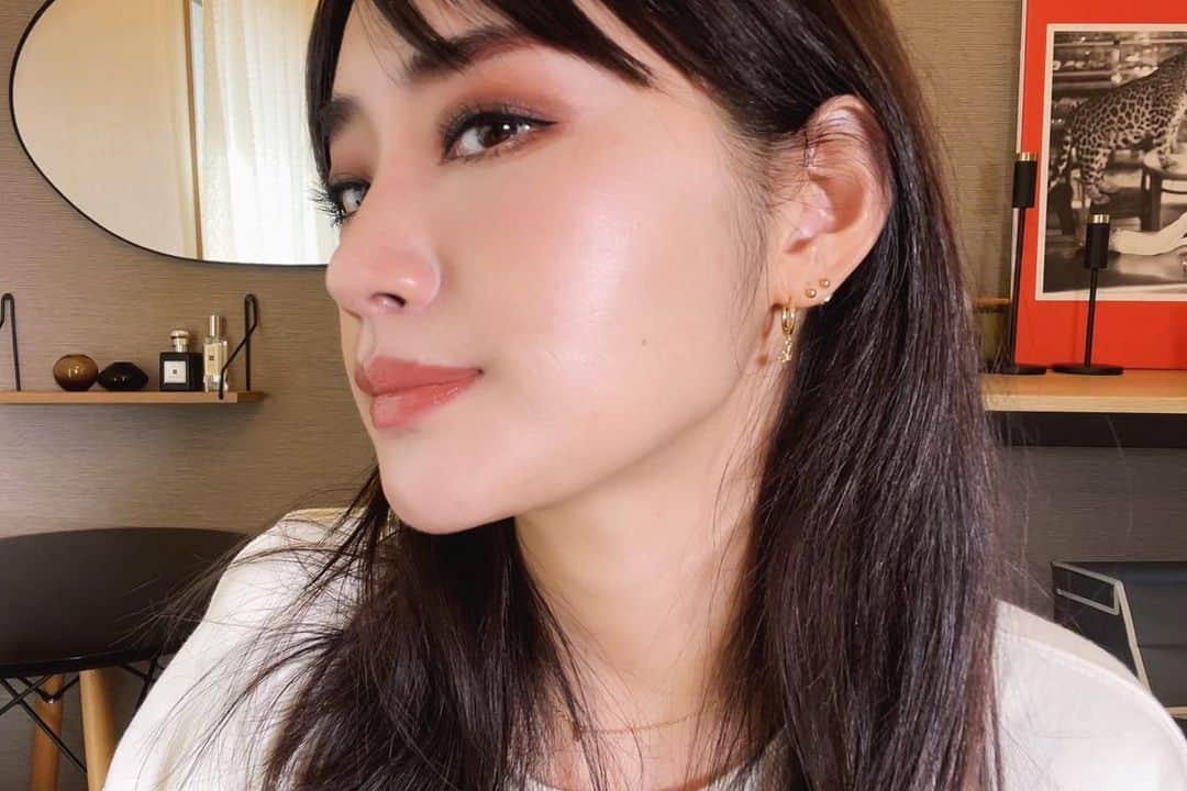 柳橋唯さんのインスタグラム写真 - (柳橋唯Instagram)「今宵のYouTubeは ソクジンとデートするためのGRWMです #拗らせ末期 #お気を確かに  好きな色が偏ってるため仕上がりはいつも変わりませんが← 冬メイクに新作アイシャドウやリップが導入されております  肌の治安荒れ放題の34歳女が ソクジンとデート出来る姿になるまでをどうぞお見届けください #6枚目の真実 #正確にはもうすぐ35歳  #YouTubeへはプロフィール欄から」11月5日 20時39分 - yui.yanagihashi