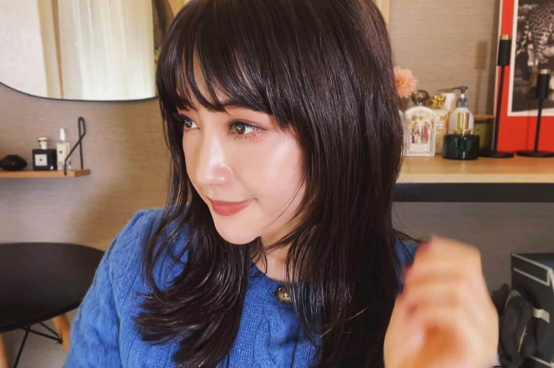 柳橋唯さんのインスタグラム写真 - (柳橋唯Instagram)「今宵のYouTubeは ソクジンとデートするためのGRWMです #拗らせ末期 #お気を確かに  好きな色が偏ってるため仕上がりはいつも変わりませんが← 冬メイクに新作アイシャドウやリップが導入されております  肌の治安荒れ放題の34歳女が ソクジンとデート出来る姿になるまでをどうぞお見届けください #6枚目の真実 #正確にはもうすぐ35歳  #YouTubeへはプロフィール欄から」11月5日 20時39分 - yui.yanagihashi
