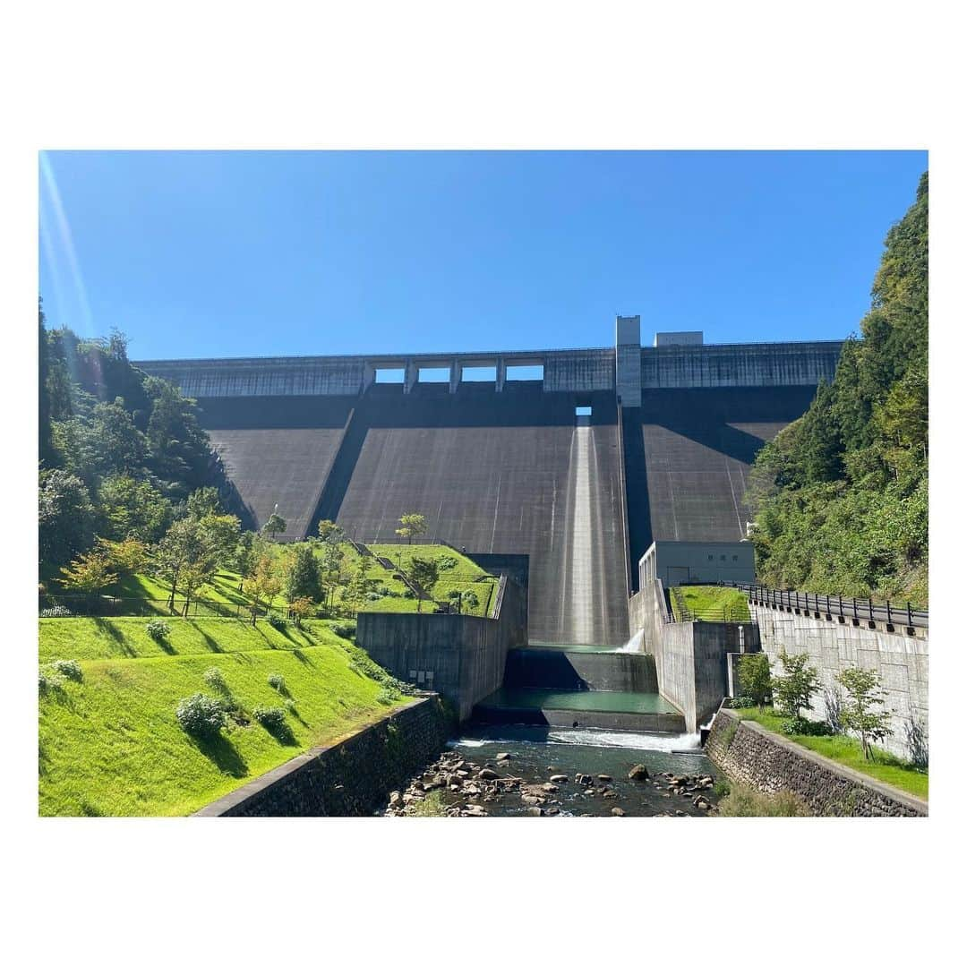 小野口奈々さんのインスタグラム写真 - (小野口奈々Instagram)「・ 明日のぐっ！ジョブは、 日田・玖珠エリアに新たなお客を呼ぶ大作戦👍 IT企業や、ものづくりの職人さん達が 新たな視点で地元の魅力を発掘していました👀  日田市の大山ダムの迫力！！ 玖珠町の機関庫公園からの美しい景色！！ お昼ご飯に食べたとり天、だご汁、新米も 美味しかったなぁ🤤🤤🤤 取材を通して、私自身が 日田・玖珠エリアのファンになったのでした✨ 明日の放送を是非ご覧ください🙋‍♀️ #ぐっジョブ #テレq #日田市 #玖珠町 #大山ダム #機関庫公園  #地方創生」11月5日 20時38分 - nana0no