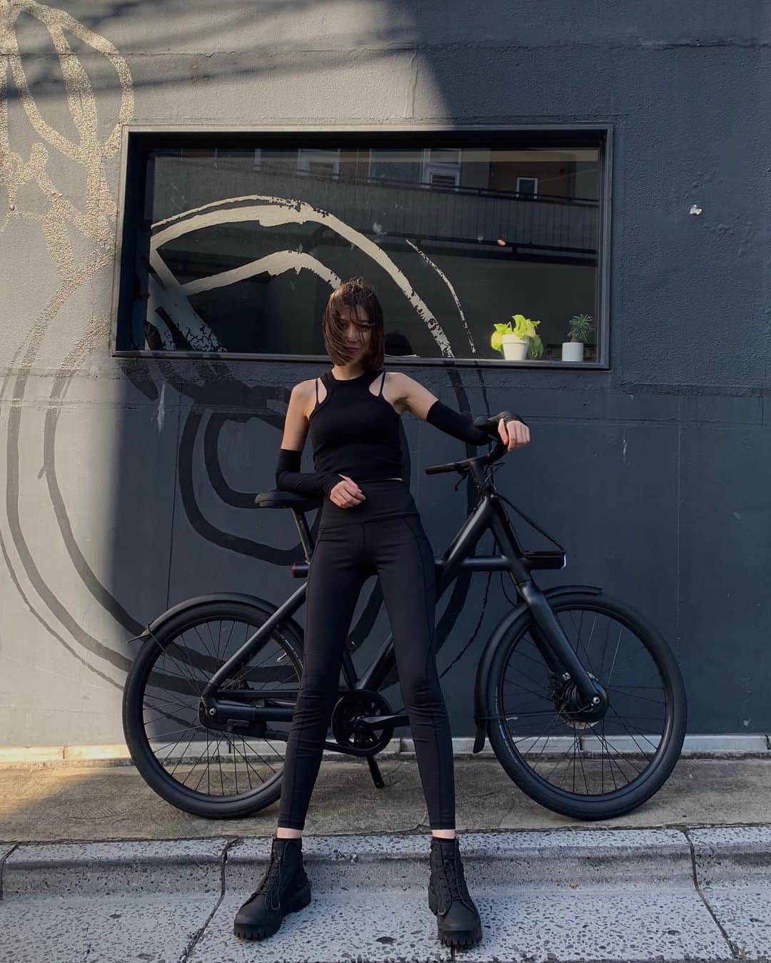 ダイアナチアキのインスタグラム：「@vanmoof  ✶」